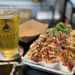 Seasurf Fish - Poke Nachos and a cold beer for the win!