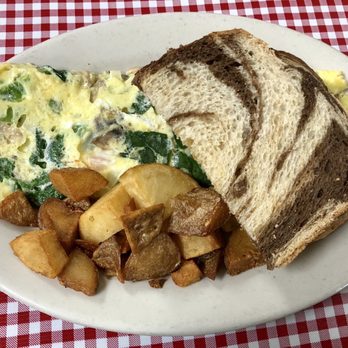 Tracis Diner - Vegetable omelet with marbled rye and home fries - Diners Near Me - Belfast, Maine