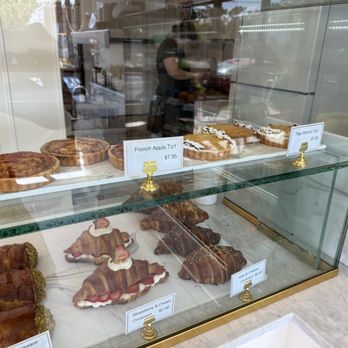Rocheli Patisserie - Bakeries Near Me - Austin, Texas