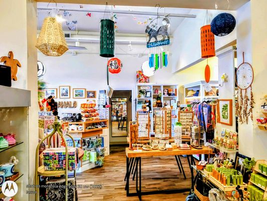 The Most Irresistible Shop in Hilo by null