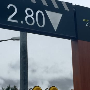 McDonald's - Maximale Höhe für Fahrzeuge im Mc Drive - Fast Food Near Me - Starnberg, BY