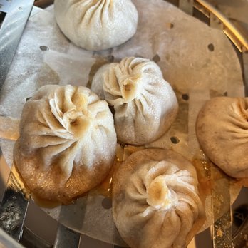 Dim Sum Mania - dumplings in a steamer basket - Dim Sum Near Me Dim Sum Mania - dumplings in a steamer basket - Dim Sum Near Me