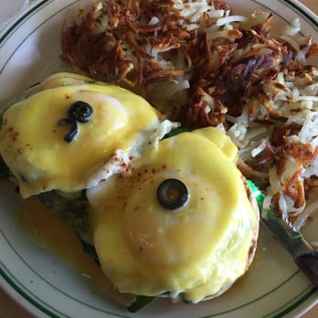 Crystal Creek Cafe - Eggs Benedict and hash browns - Breakfast & Brunch Near Me - Bothell, Washington Crystal Creek Cafe - Eggs Benedict and hash browns - Breakfast & Brunch Near Me - Bothell, Washington