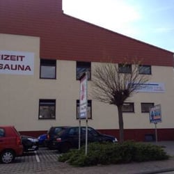 Fitness-Time - Außenansicht & Parkplatz