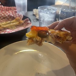 Bobanna's Pizza - Pizza really good here! My last few bites!