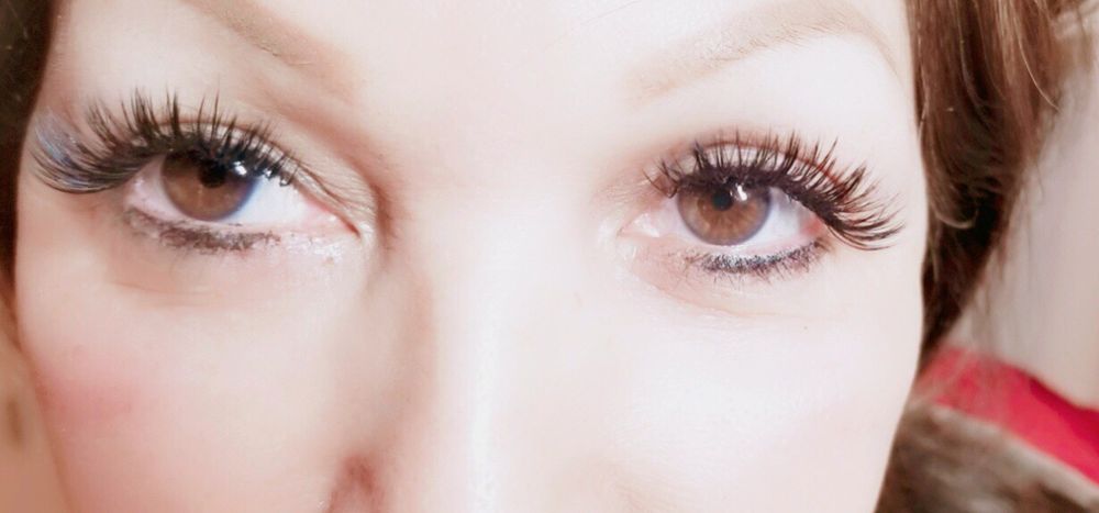 Longmi Lashes - Frisco Logo