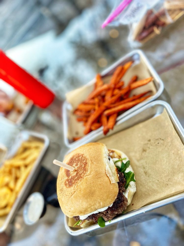 Ranch Road Burgers Logo