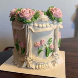 Baby G Bakes - 4" cake
