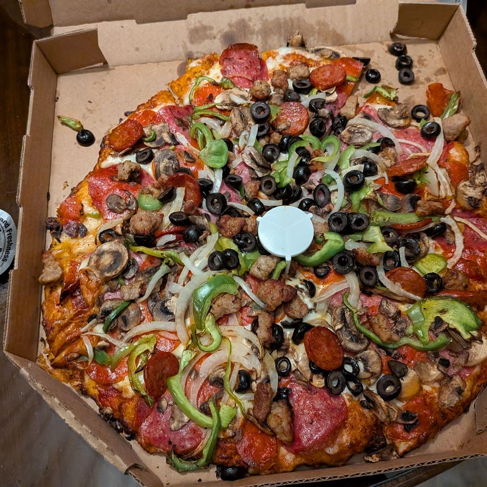 Round Table Pizza San Francisco, CA - Last Updated January 2026 - Yelp