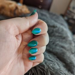 V Nails & Spa