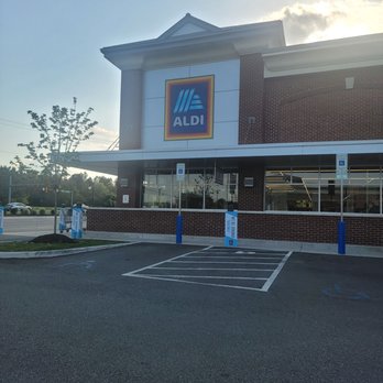 ALDI - Outside - Grocery Near Me - Midlothian, Virginia ALDI - Outside - Grocery Near Me - Midlothian, Virginia