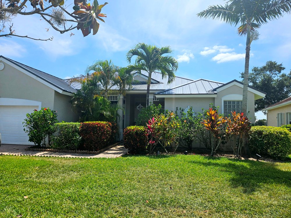 Slide of Expert Roofing Services