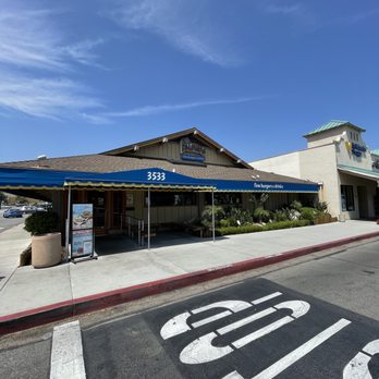 Islands Restaurant - Store Front - Burgers Near Me - Pasadena, California