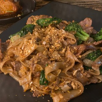 Sip Saam Thai - Pad Se-Ew - Thai Near Me - Austin, Texas
