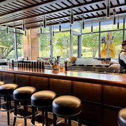 Glenwood's - Rockville - The bar area.