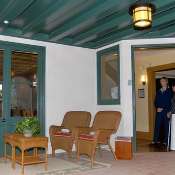 1906 Lodge - The front entry - Hotels Near Me - Coronado, California