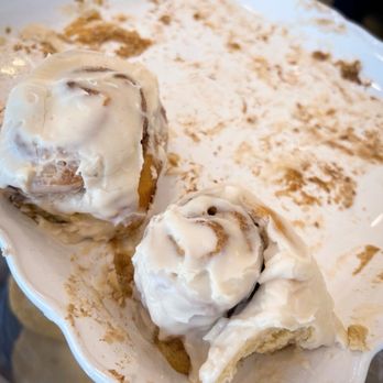 Lizzie’s Bakery Nut Free - Cinnamon rolls - Bakeries Near Me - Shaker Heights, Ohio