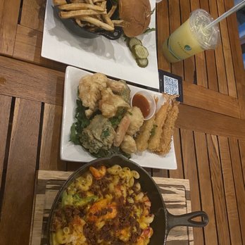 The Hudson - Lobster Bacon Mac Shrimp Tempura Inwood Chicken Sandwich - New American Near Me - New York, New York