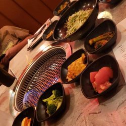 Korean Gogi Grill - All the delicious condiments !!