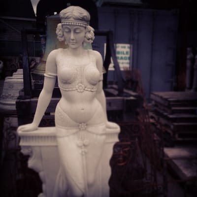 Aardvark Antiques by null