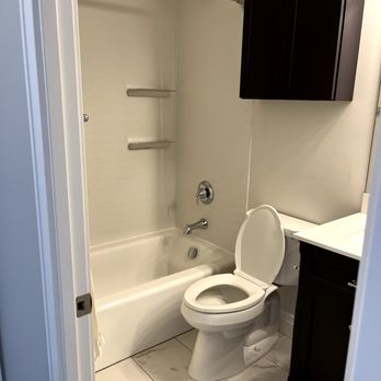 Klmr Properties - 2nd bathroom - Apartments Near Me - St. Louis, Missouri