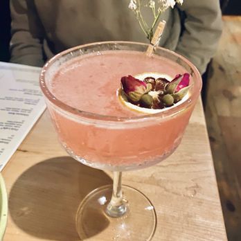 The Maine House - Cocktail - Cocktail Bars Near Me - Hallowell, Maine
