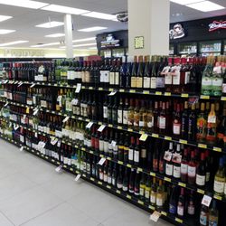 Piggly Wiggly - Decent wine selection. Your usual suspects, fair orices