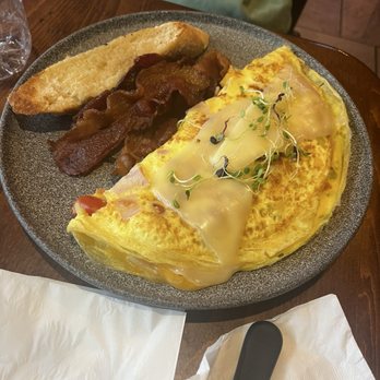Morena Bistro Bar - Omelette - Cocktail Bars Near Me - Carolina, Puerto Rico