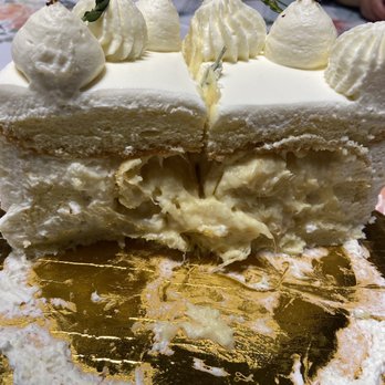 LA LA Bakeshop - Bakeries Near Me - Scarborough, Ontario
