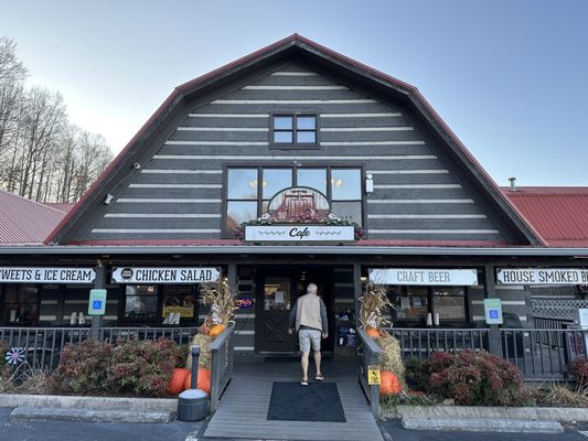 Apple Valley Mountain Village & Cafe by null