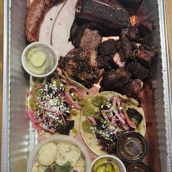 Hurtado Barbecue - El Jefe family meal - Barbeque Near Me - Arlington, Texas