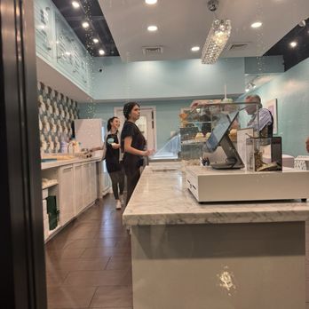 Grace and Shelly's Cupcakes - Desserts Near Me - Naples, Florida Grace and Shelly's Cupcakes - Desserts Near Me - Naples, Florida