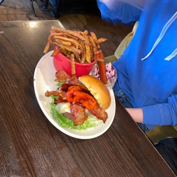 La Belle & La Boeuf - The Dallas - Burgers Near Me - Montreal, Quebec La Belle & La Boeuf - The Dallas - Burgers Near Me - Montreal, Quebec