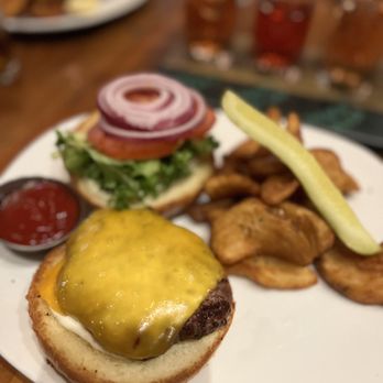 Murrayhill Taphouse - Classic Cheese Burger - Beer Bar Near Me - Beaverton, Oregon Murrayhill Taphouse - Classic Cheese Burger - Beer Bar Near Me - Beaverton, Oregon