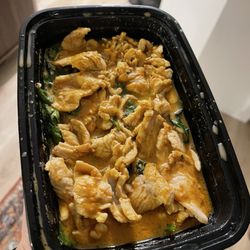 Pattaya Thai Restaurant - Peanut dish with chicken (before eating any)