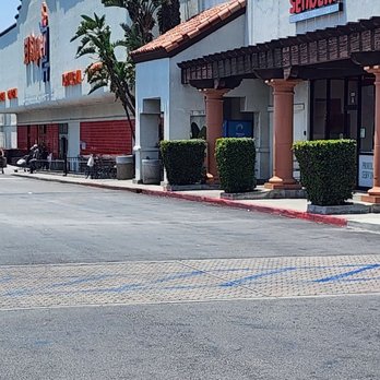 Senders - Located next to El Super - Burgers Near Me - San Fernando, California Senders - Located next to El Super - Burgers Near Me - San Fernando, California