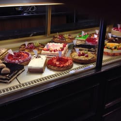 Le Moulin à Pains - Setup of tarts