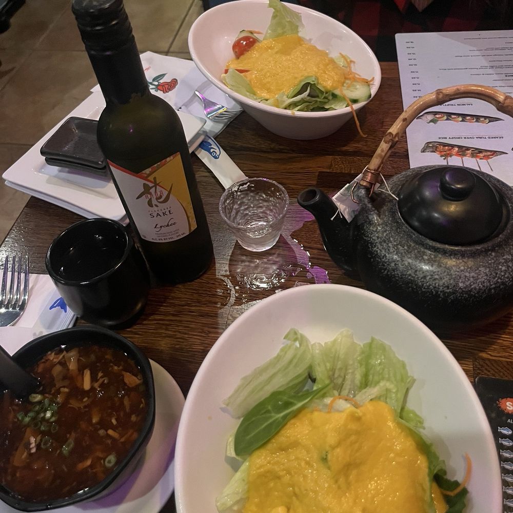 Hot n sour soup is hard to find. Nice cold salads Hot n sour soup is hard to find. Nice cold salads