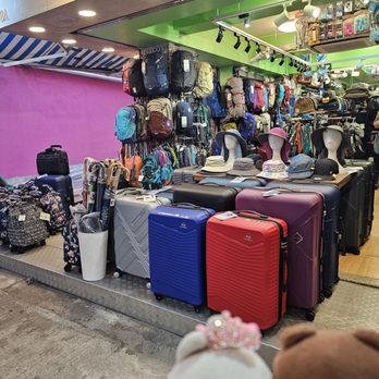 赤柱市集 - Luggage! - Flea Markets Near Me - Hong Kong, HK