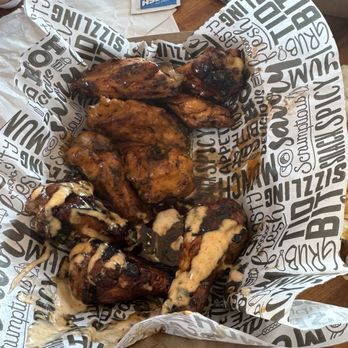 Wing Daddy - Snoop drizzle, Buffalo Garlic and Maple Bacon Bourbon. - Food Trucks Near Me Wing Daddy - Snoop drizzle, Buffalo Garlic and Maple Bacon Bourbon. - Food Trucks Near Me