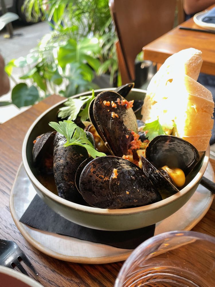 Food from Boni & Mott