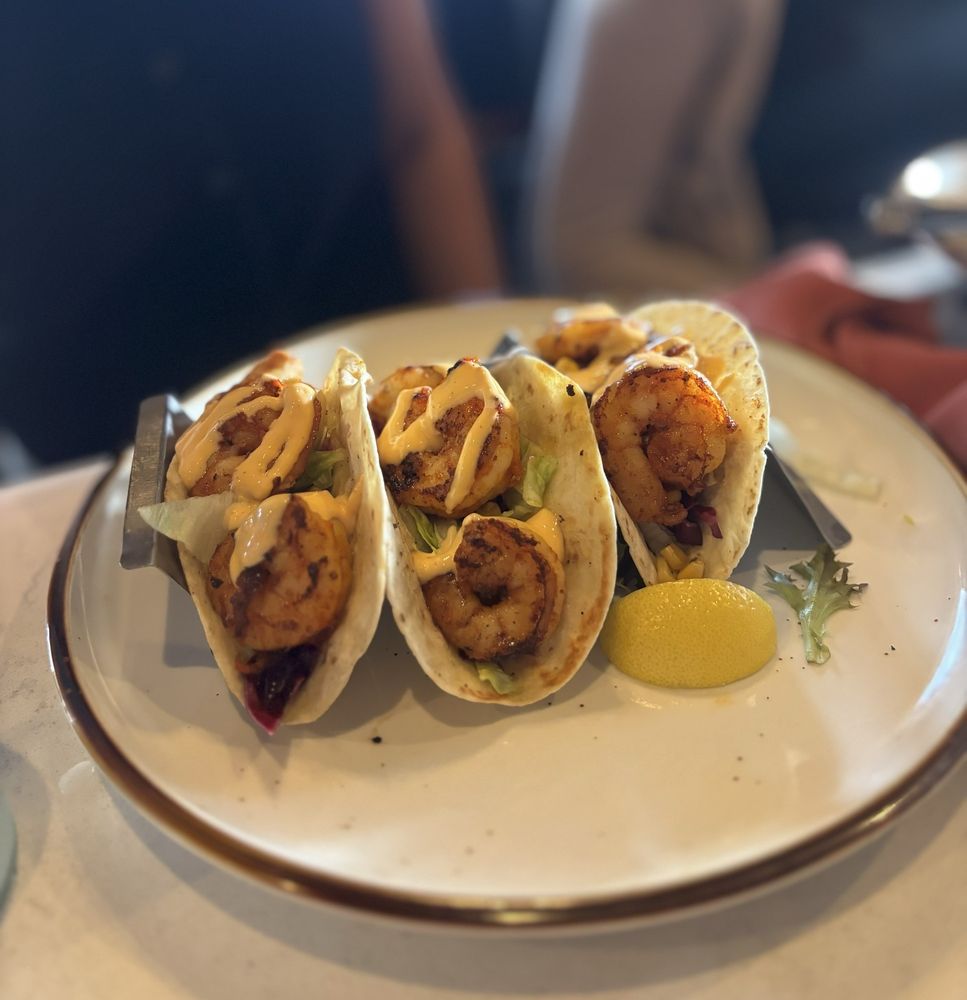 3 Amigos Bar & Grill