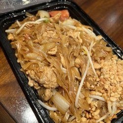 Arawan Thai Cuisine - 83 Drunkard's Pad Thai