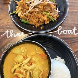 Yellow Curry & Pad Thai (ig: @cravingswithcat) Yellow Curry & Pad Thai (ig: @cravingswithcat)