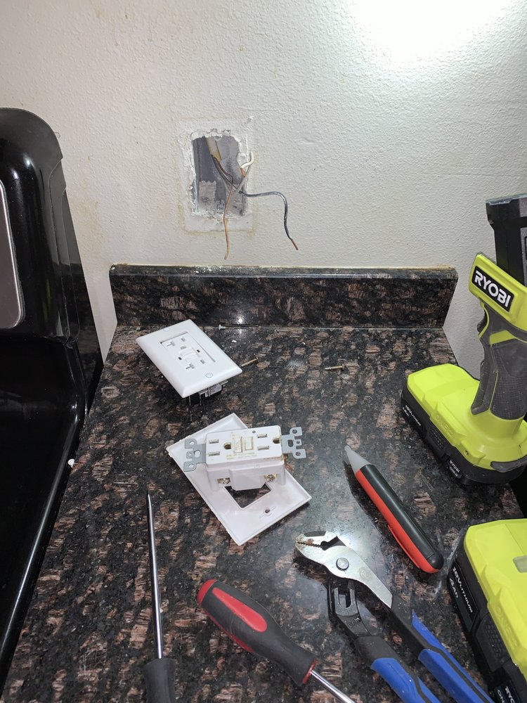 Slide of Ali Handyman