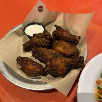 Hooters - Wings with Chesapeake seasoning - American Near Me - Orlando, Florida