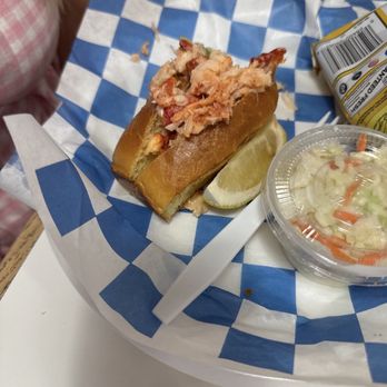 Don's Dock Seafood - Lobster Roll Meal - Seafood Markets Near Me - Des Plaines, Illinois