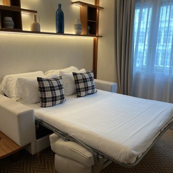 Hotel Ercilla - Pull out sleeper bed - separate private area with its own TV. Bed was already prepared on check in. - Hotels Near Me - Bilbao, BI