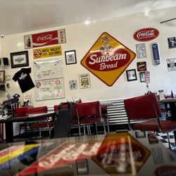 Katz N' Jammers Cafe - Tables