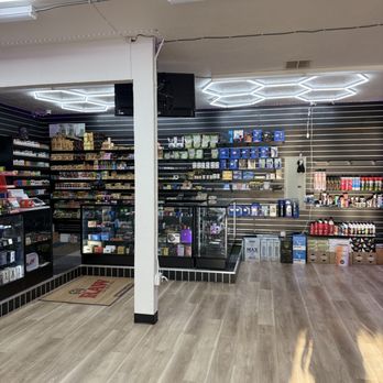 FUEGO SMOKE SHOP - Updated May 2026 - 18 Photos - 2146 Main St,  Springfield, Oregon - Tobacco Shops - Phone Number
